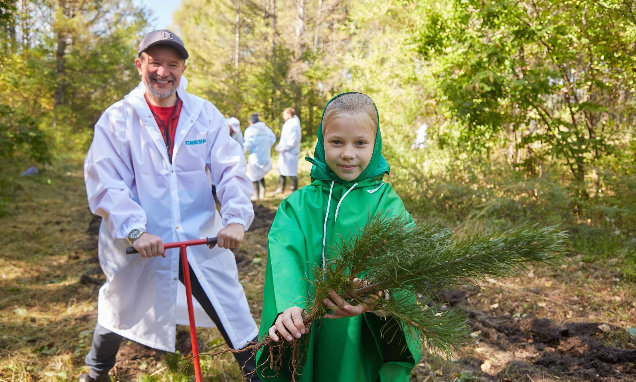 Amur GCC’s eco-trail became the venue to kick off the fall season of the Green Formula, SIBUR's reforestation and climate-action program 