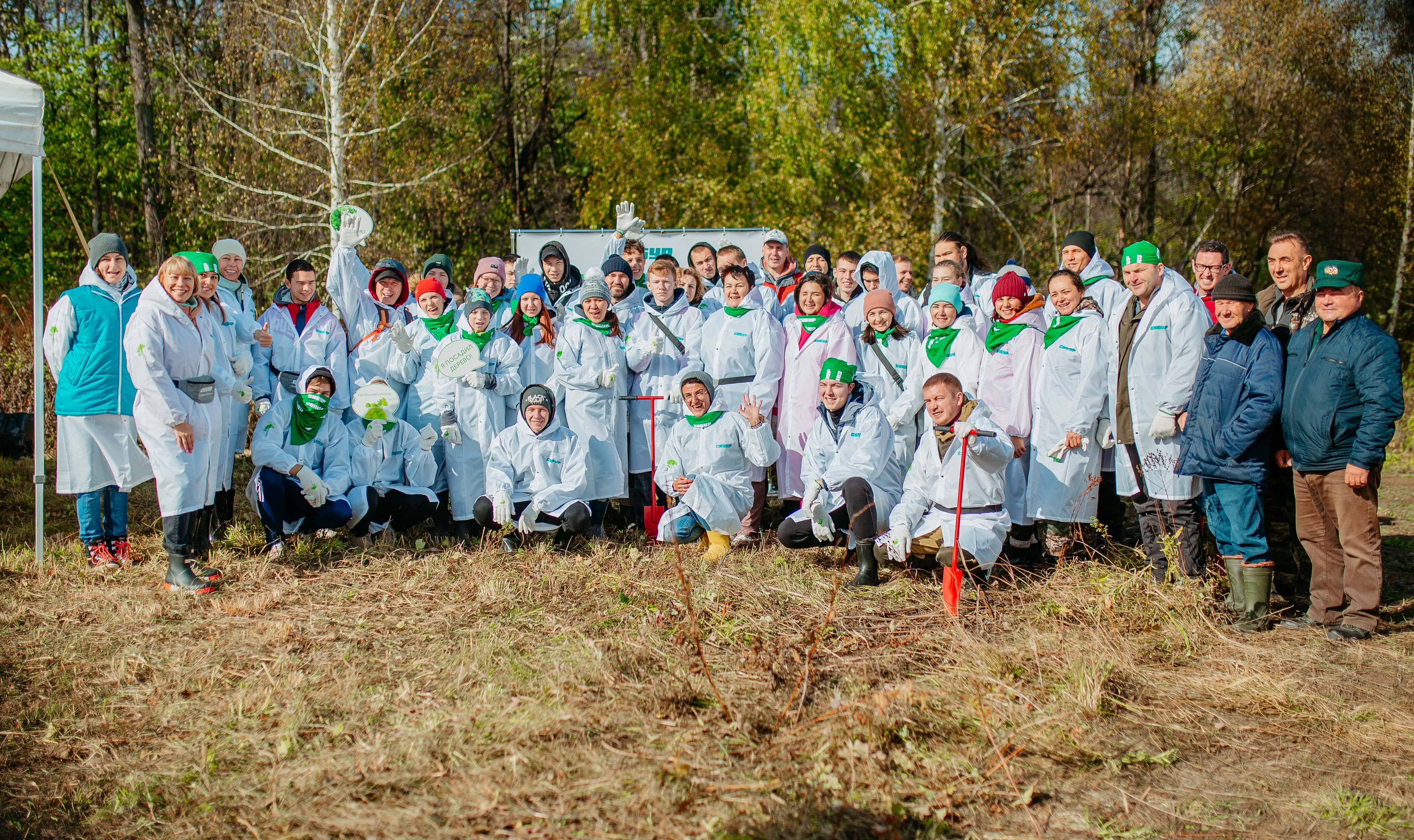 A seasonal fall cycle of tree planting implemented as part of SIBUR's Green Formula program kicked off in Blagoveshchensk